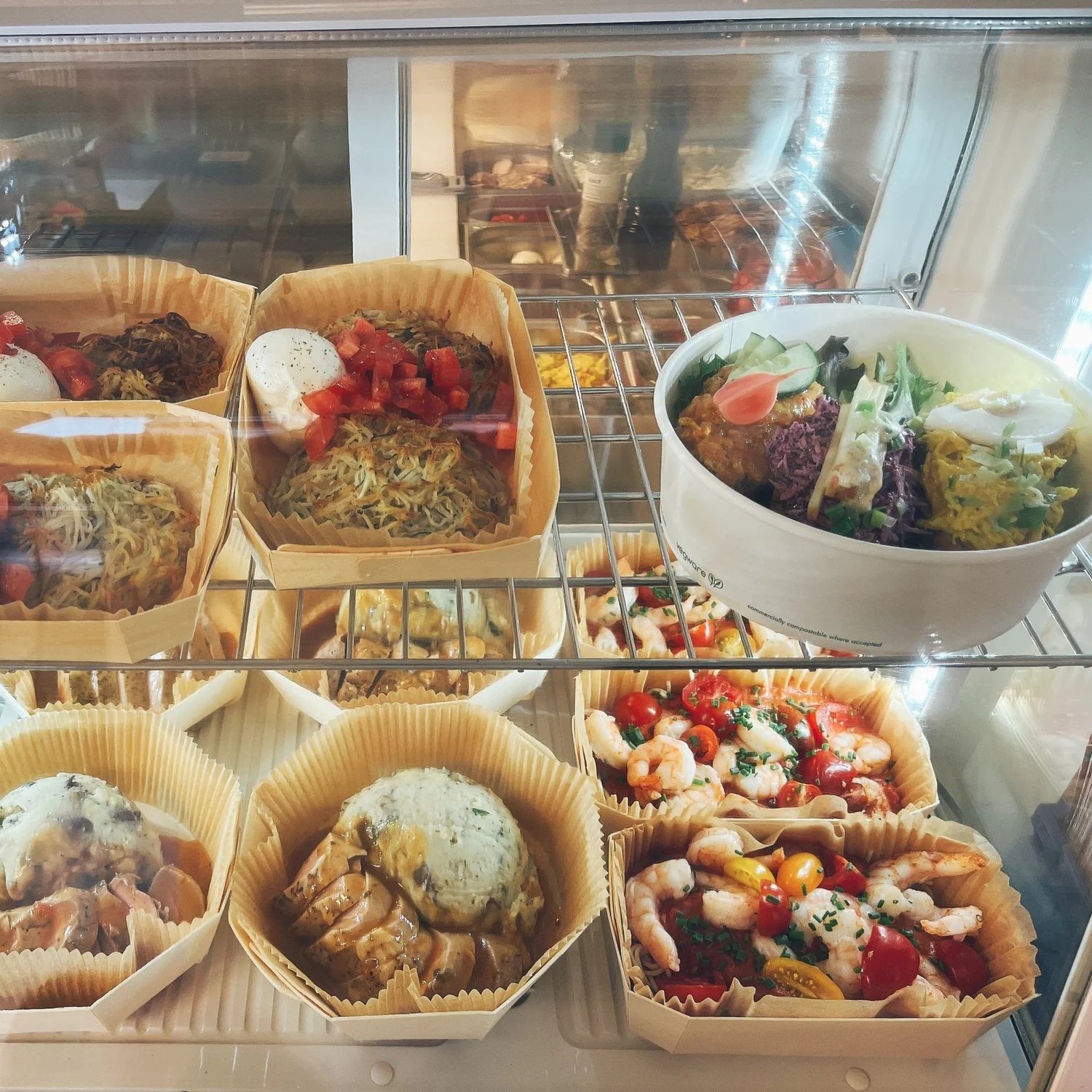 Verse huisbereide maaltijden in de winkel van koken.eten